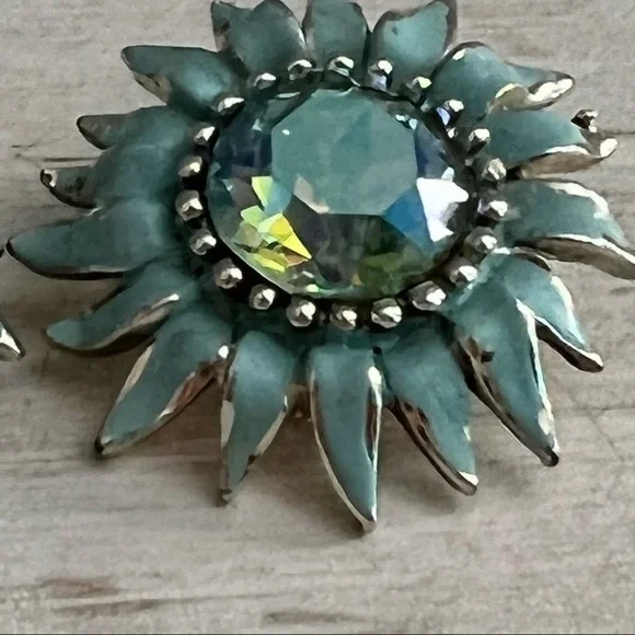 Weiss Vintage Light Blue Enamel AB Rhinestone 1940s Brooch and Earrings Set - Picture 9 of 16